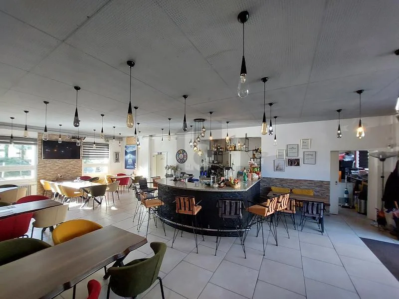STILVOLL RENOVIERT MIT TERRASSE AN ZENTRALER LAGE!