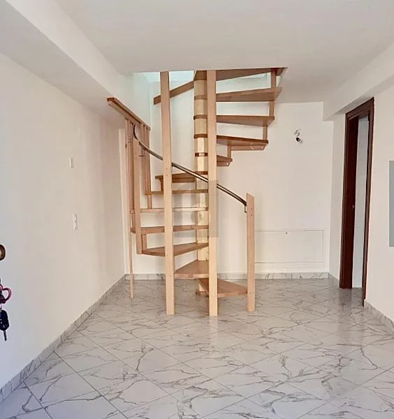 IN ZONA TRANQUILLA E BEN COLLEGATA