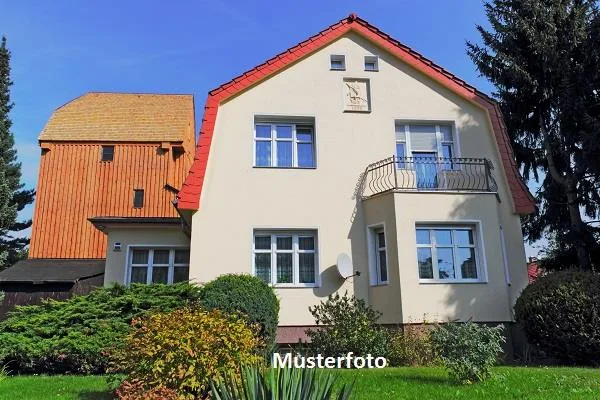 *Haus mit Einliegerwohnung*