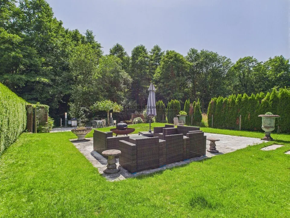 Traumhaftes Doppelfamilienhaus: Luxus, Natur und Exklusivität auf h...