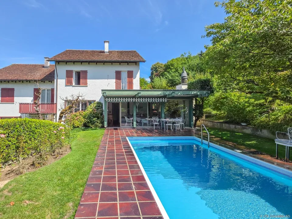Privates Wohnparadies mit Pool an begehrter Lage