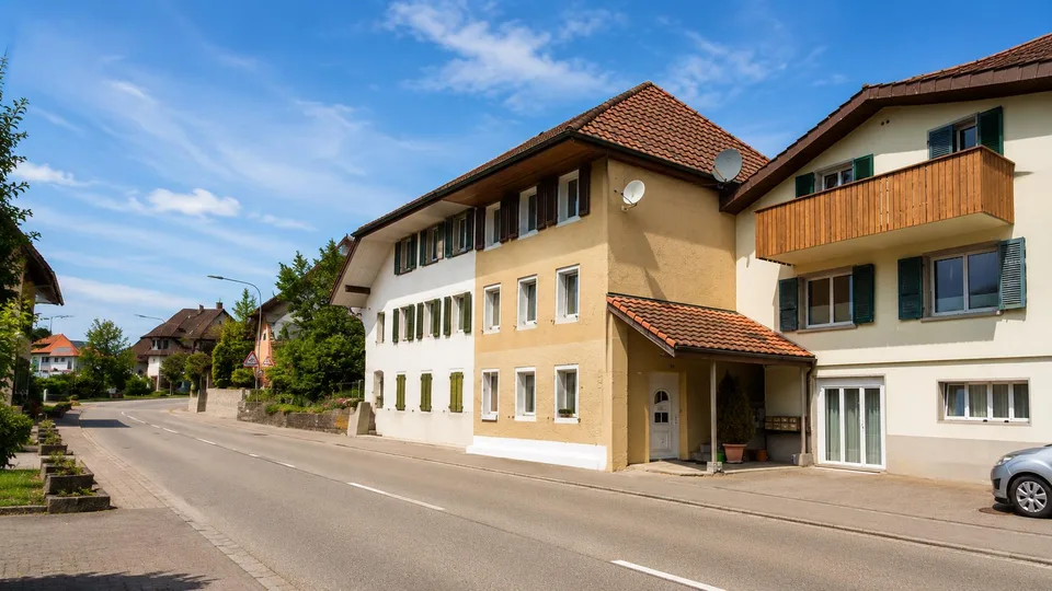 Grosszügiges Mehrgenerationenhaus mit drei Wohneinheiten