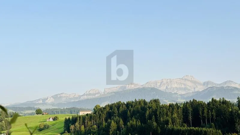 TRAUMHAFTE AUSSICHT MIT BEWILLIGTEM BAUPROJEKT