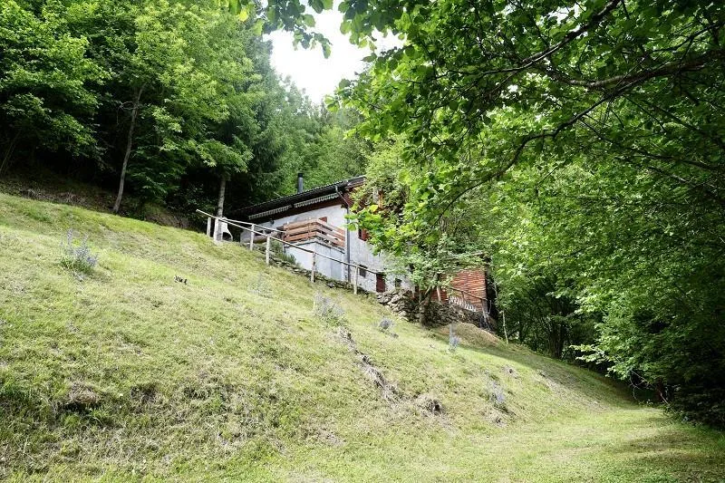 4-Zimmer-Rustico an Alleinlage mit Panorama-Aussicht und Umschwung ... – Foto 10 von 12