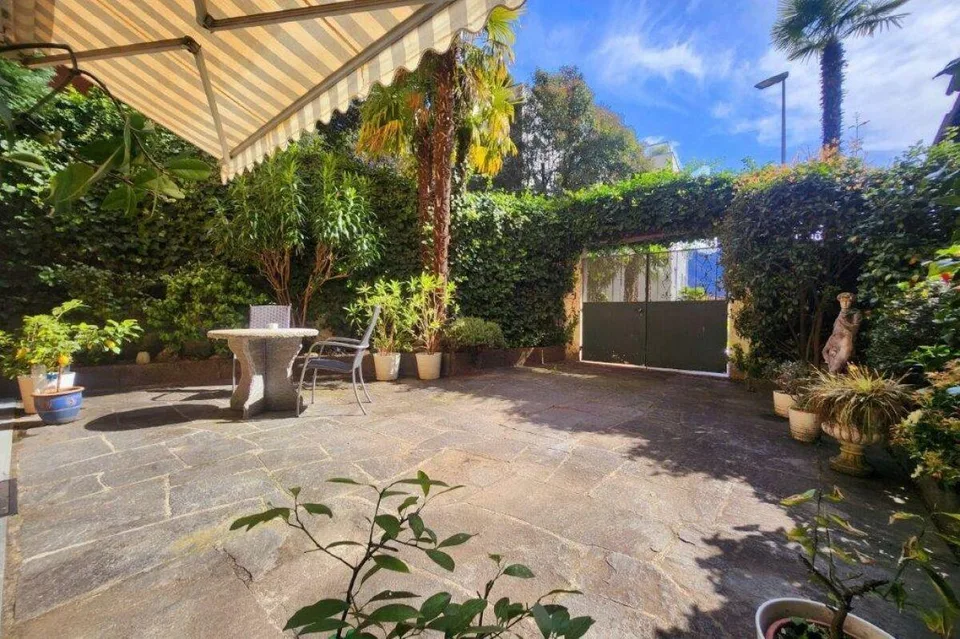 Charming 2.5-Room Apartment with Private Courtyard in Central Mural...