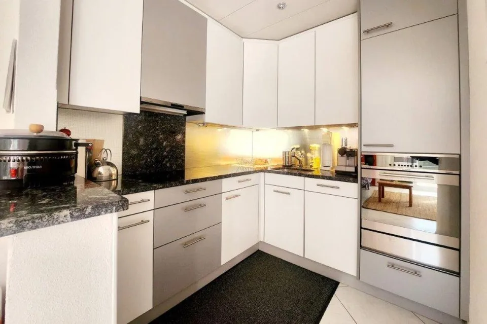 Charming 2.5-Room Apartment with Private Courtyard in Central Mural...