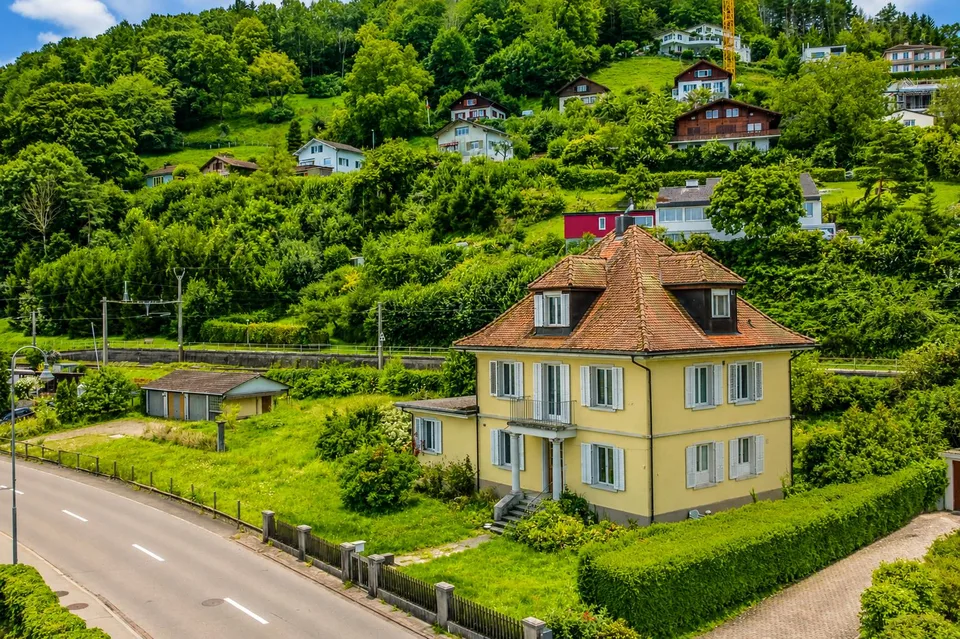 Baubewilligtes Projekt für drei Einfamilienhäuser, Seesicht inklusive