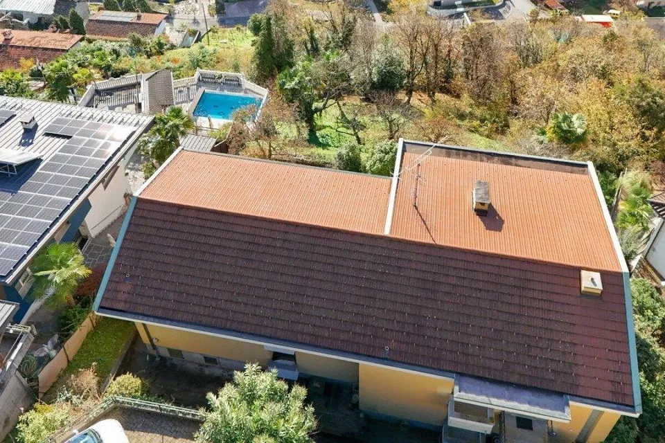 Casa plurifamiliare con bellissima vista lago e grande terreno | Me...