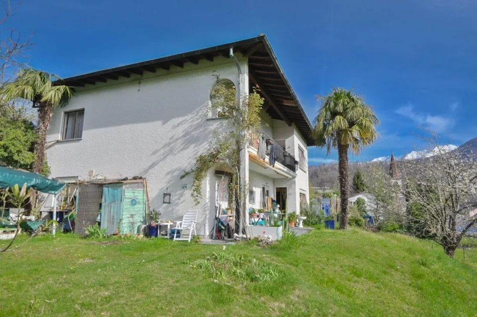 Grosses Bauland mit Zweifamilienhaus | Large building plot with two... – Foto 8 von 11