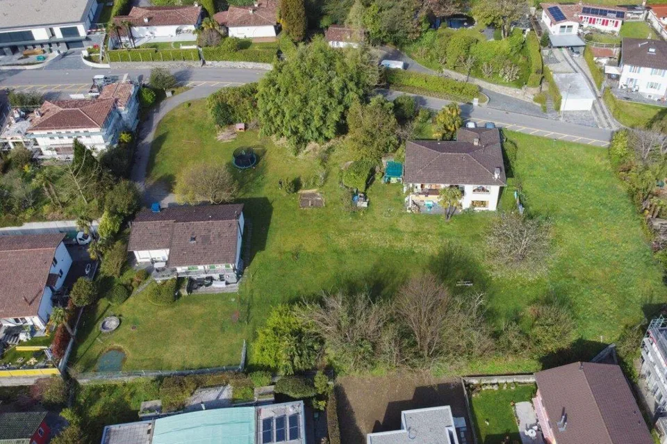 Grande terreno edificabile con casa bifamiliare | Grosses Bauland m...