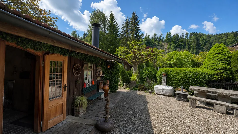 Historisches Liebhaberobjekt mit Gartenidylle und Gartenhaus