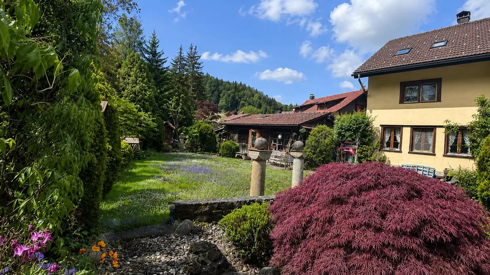 Historisches Liebhaberobjekt mit Gartenidylle und Gartenhaus
