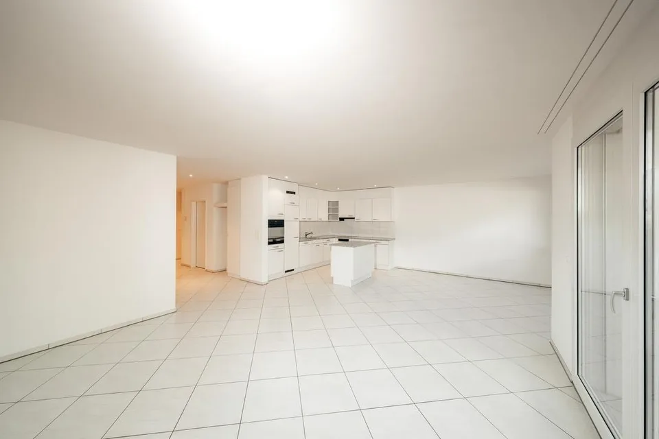 Moderne 3.5-Zimmer-Gartenwohnung mit gedecktem Sitzplatz in Eglisau