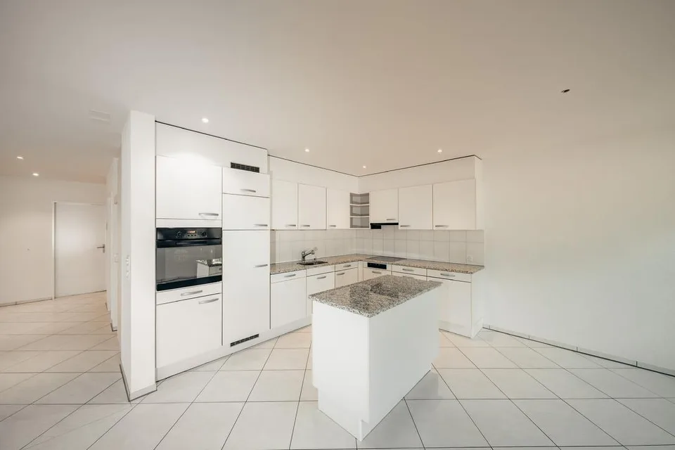 Moderne 3.5-Zimmer-Gartenwohnung mit gedecktem Sitzplatz in Eglisau