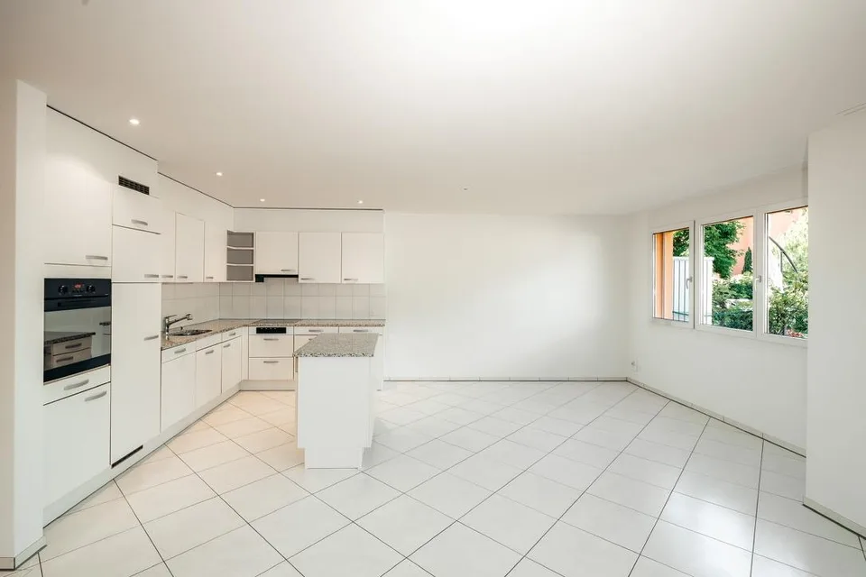 Moderne 3.5-Zimmer-Gartenwohnung mit gedecktem Sitzplatz in Eglisau