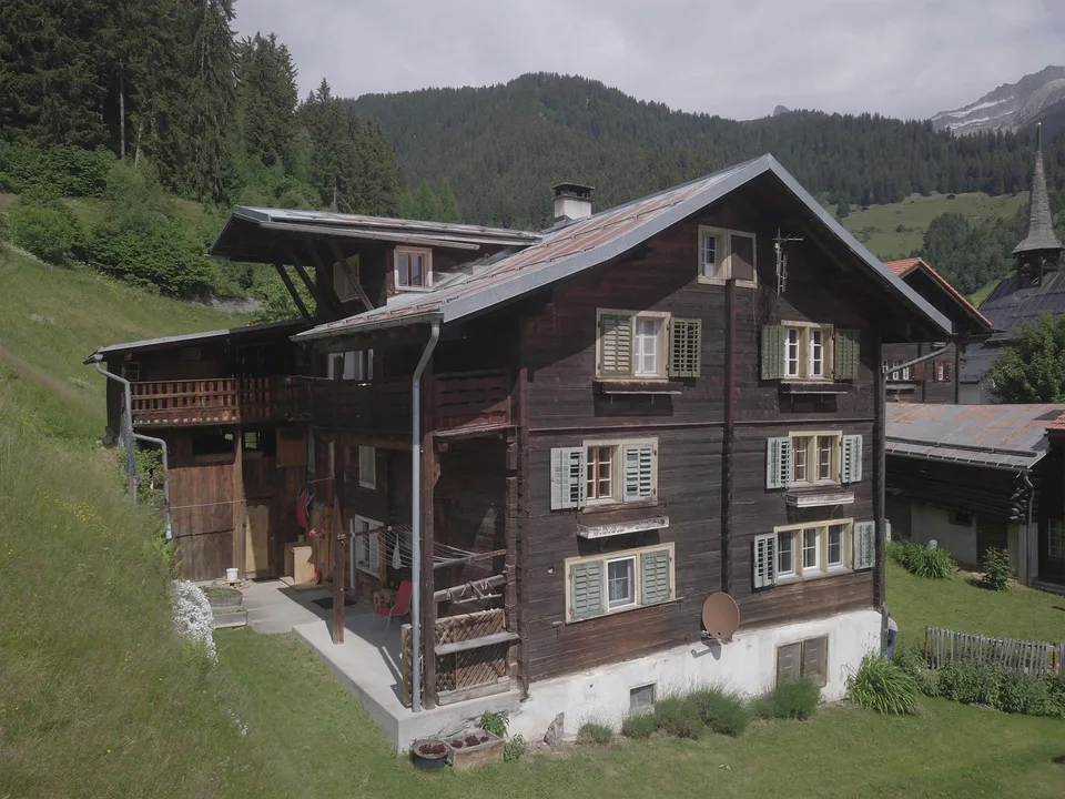 Mehrfamilienhaus in Segnas, Disentis/Mustér