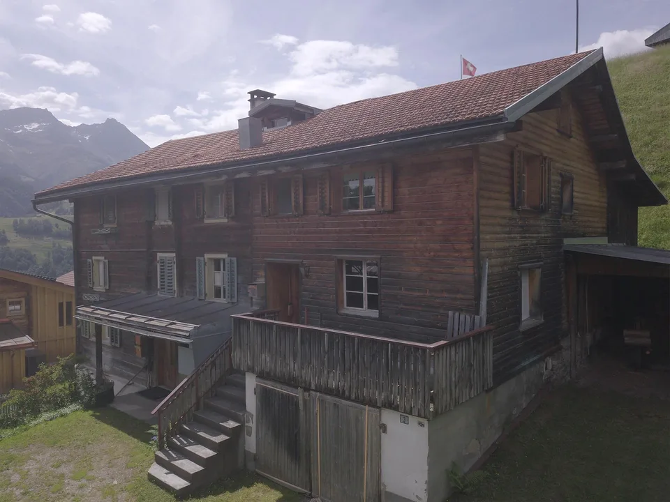 Mehrfamilienhaus in Segnas, Disentis/Mustér
