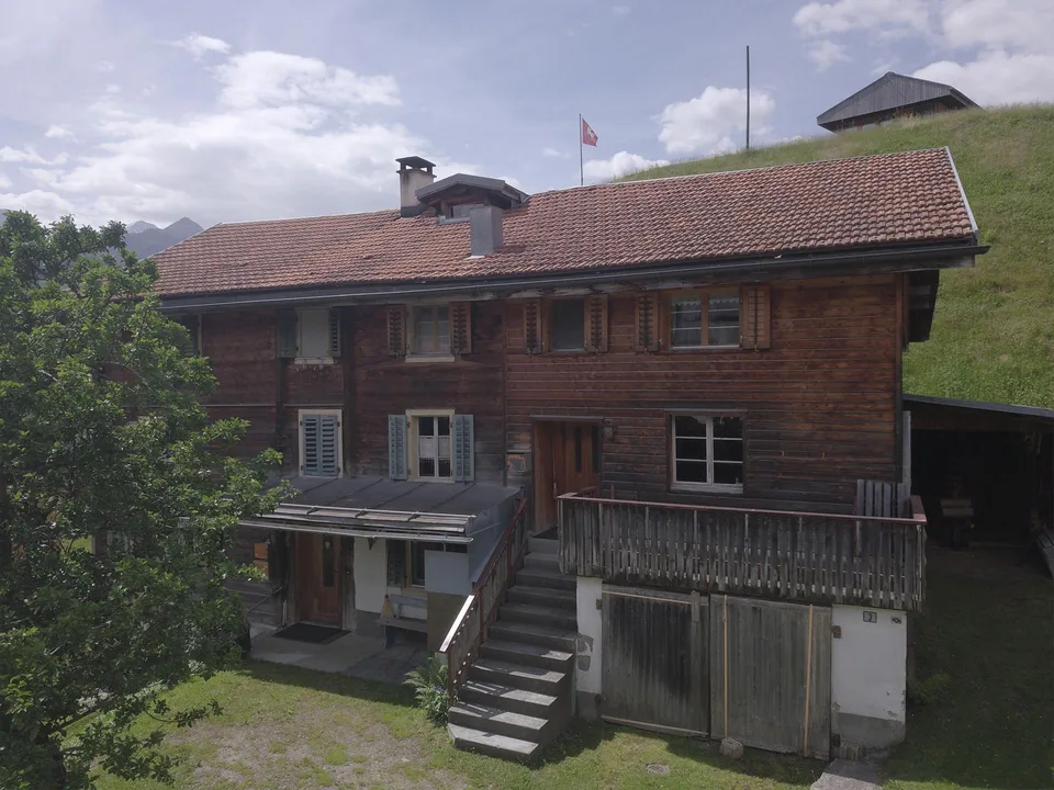 Mehrfamilienhaus in Segnas, Disentis/Mustér