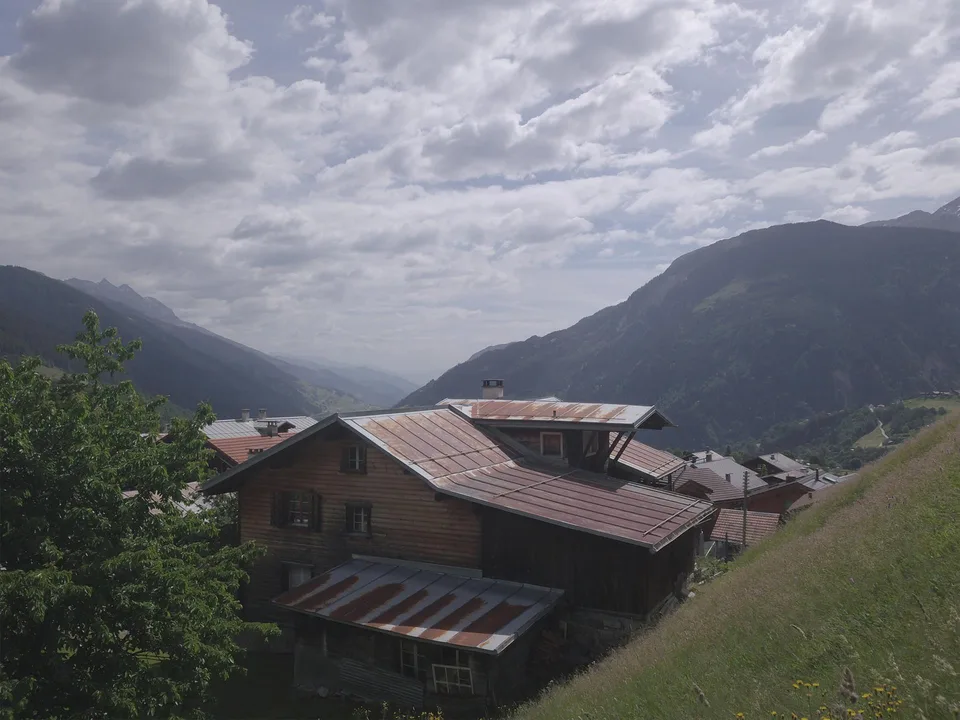 Mehrfamilienhaus in Segnas, Disentis/Mustér