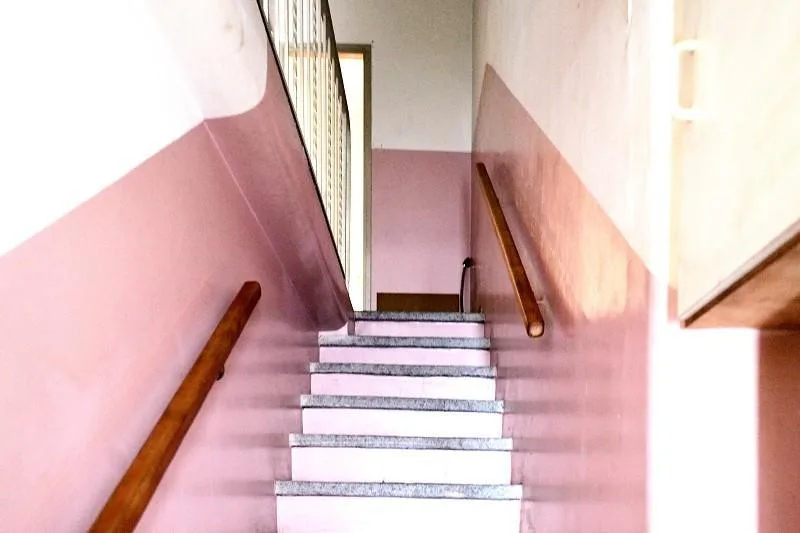 5-Zimmer-Eckhaus zum Renovieren mit Sitzplatz | casa di 5 loca... – Foto 10 von 12