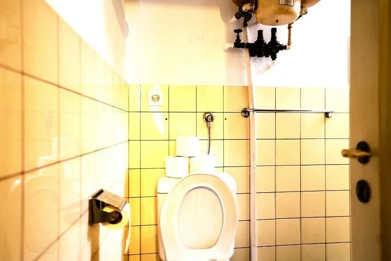 5-Zimmer-Eckhaus zum Renovieren mit Sitzplatz | casa di 5 loca... – Foto 8 von 12