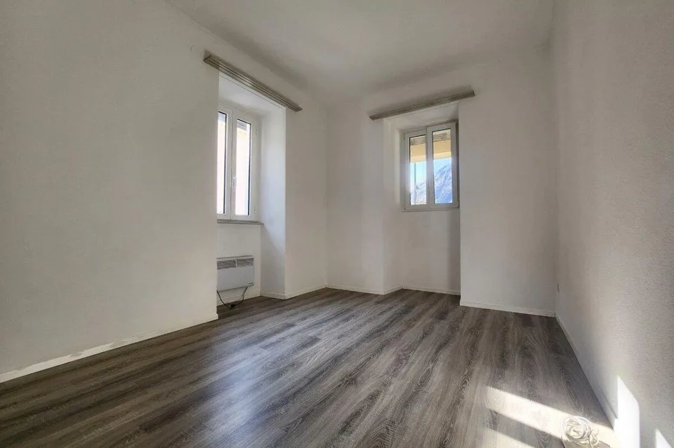 Historic multi-family house with rustic building in the heart of Av... – foto 8 di 12
