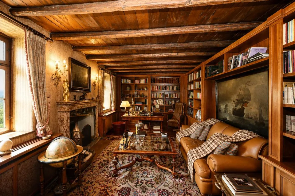 Eleganza Senza Tempo: Tenuta Storica Sospesa tra Lago, Vigneti e Cielo – photo 18 sur 26