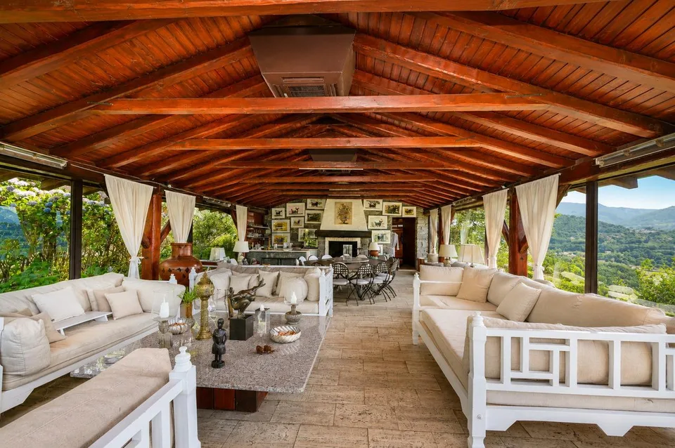 Eleganza Senza Tempo: Tenuta Storica Sospesa tra Lago, Vigneti e Cielo – photo 9 sur 26