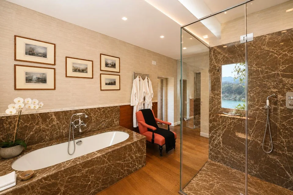 Eleganza Senza Tempo: Tenuta Storica Sospesa tra Lago, Vigneti e Cielo – photo 24 sur 26