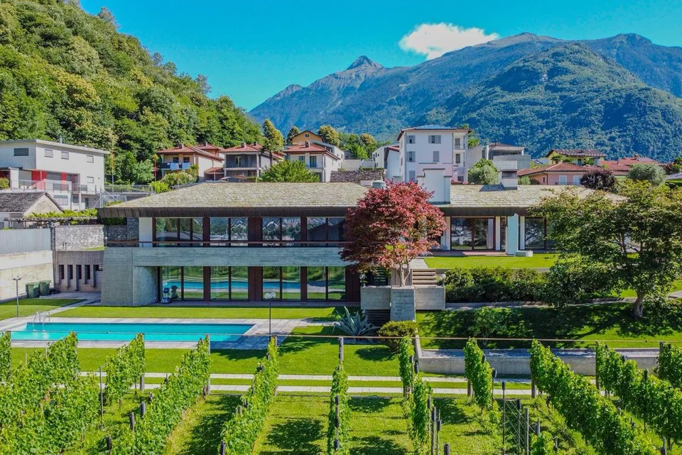 Prestigiosa villa con piscina in posizione esclusiva | Exklusive Vi...