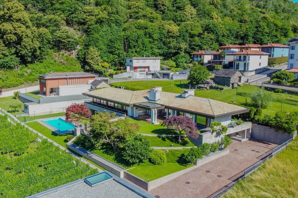 Prestigiosa villa con piscina in posizione esclusiva | Exklusive Vi...