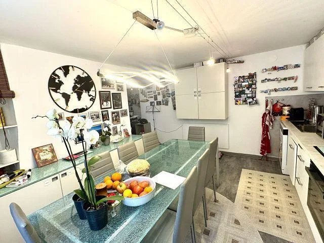 4 1/2-Zimmer-Eckhaus mit gutem Ausbau | casa ad angelo di 4 1/2 loc...