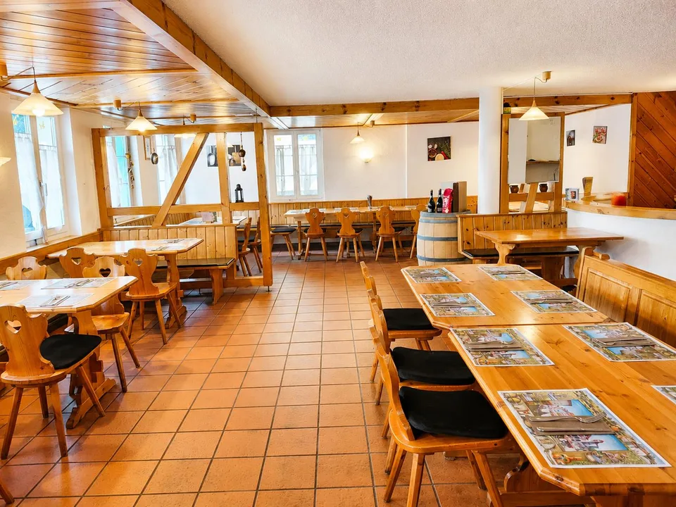 Vollvermietete Renditeliegenschaft mit Restaurant und 4 Wohnungen