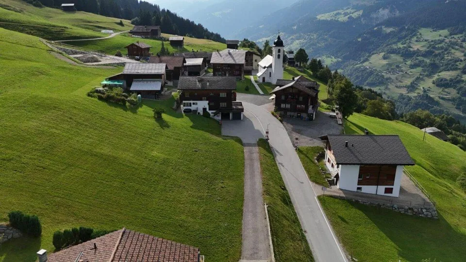Maiensässdörfchen mit 3 Häusern als Festwohnsitz – photo 6 sur 8