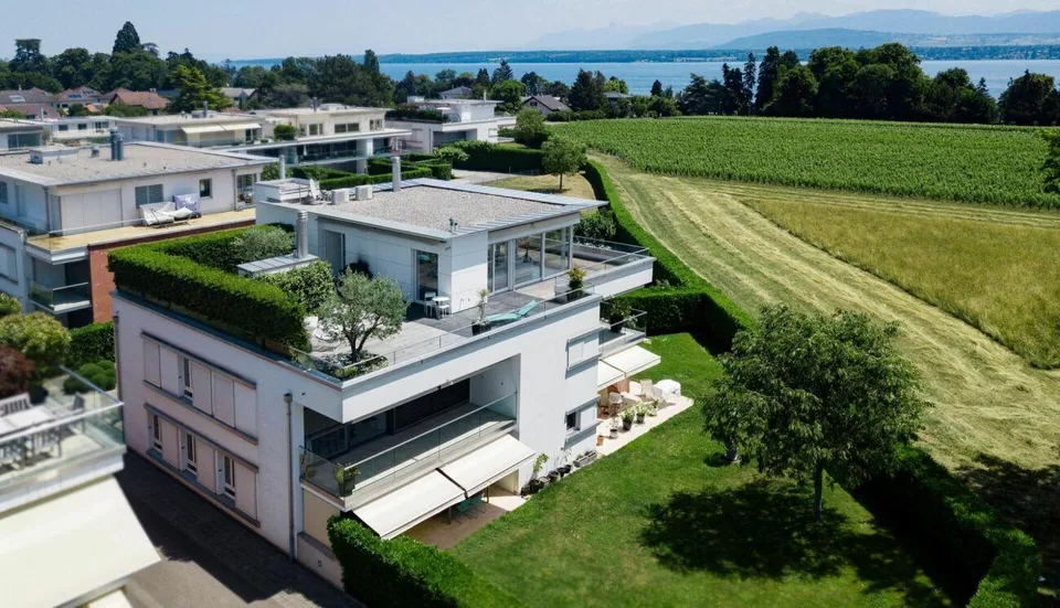 Hotel particulier avec grande terrasse vue sur le lac