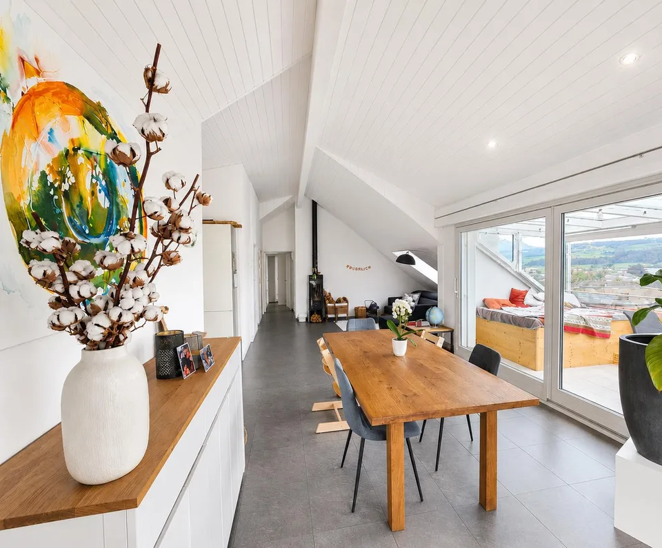 4.5 Zimmer-Dachwohnung mit unverbaubarer See- und Bergsicht