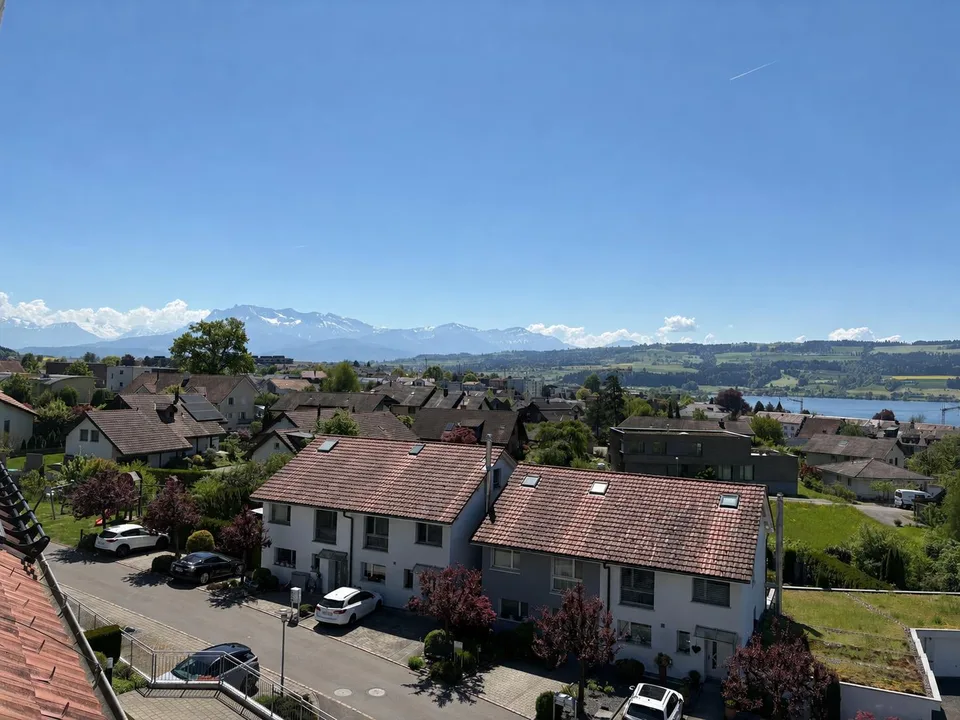 4.5 Zimmer-Dachwohnung mit unverbaubarer See- und Bergsicht