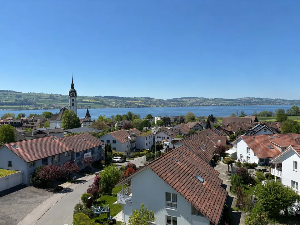 4.5 Zimmer-Dachwohnung mit unverbaubarer See- und Bergsicht