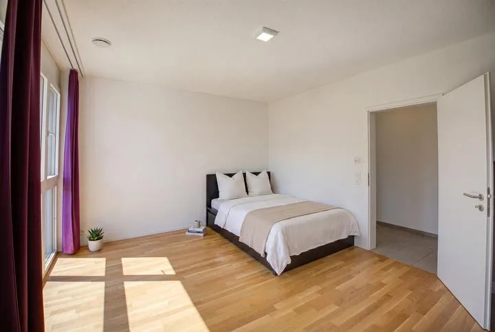 SPACIOUS 2.5-ROOM APARTMENT WITH A CONSERVATORY