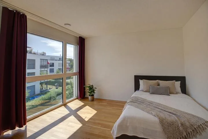 SPACIOUS 2.5-ROOM APARTMENT WITH A CONSERVATORY