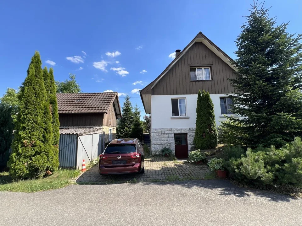 Ehemaliges Bahnwärterhaus mit viel Potenzial in Löhningen