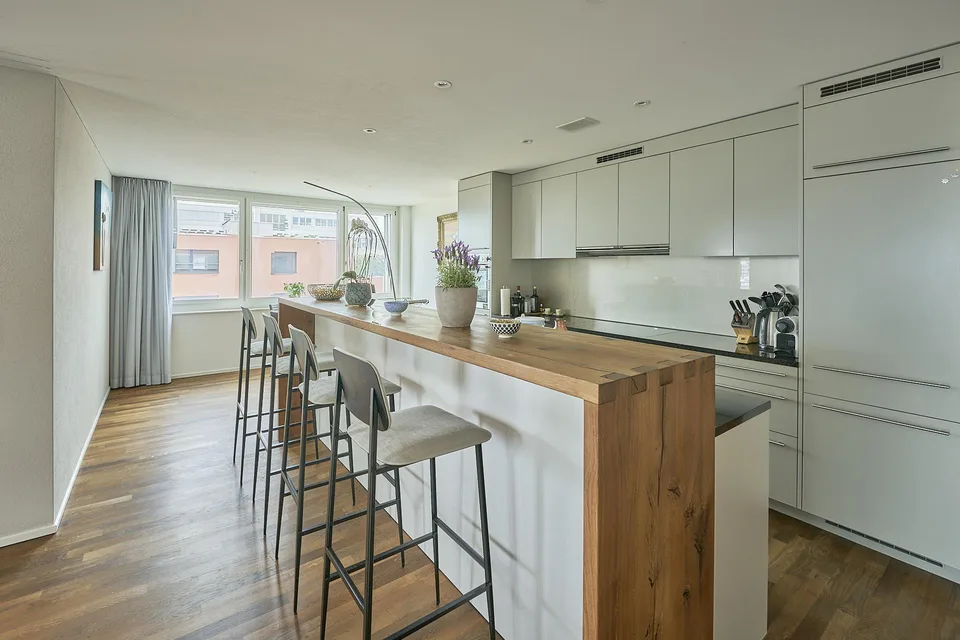 Grosszügige 4.5 Zimmer Wohnung an idealer Lage