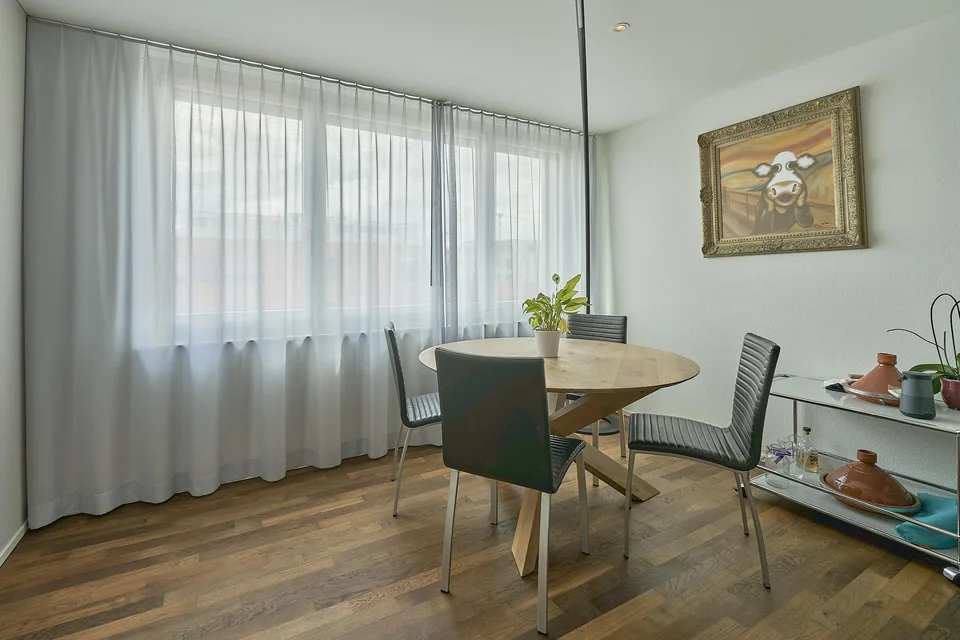 Grosszügige 4.5 Zimmer Wohnung an idealer Lage