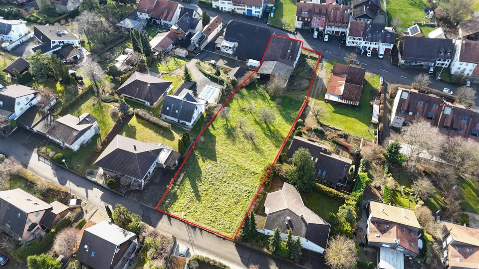 2'972 m² grosses Bauland mit Bauernhaus