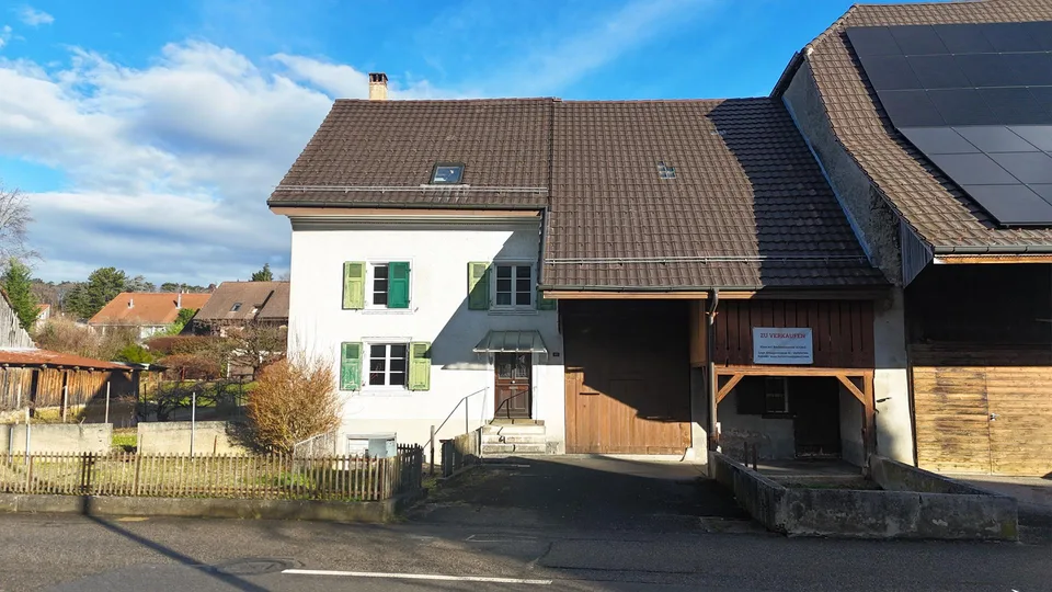 2'972 m² grosses Bauland mit Bauernhaus