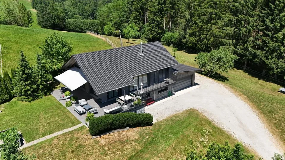 Exklusives Landhaus mit Privatsphäre, viel Land und Weitsicht