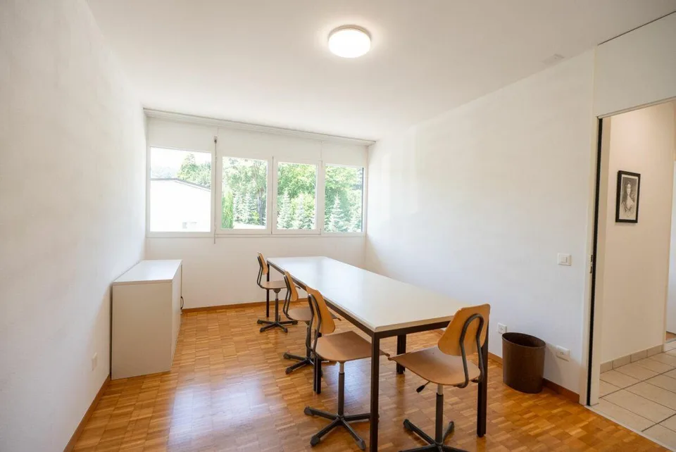 Vendiamo grande appartamento 5.5 locali al secondo piano – Foto 13 von 15