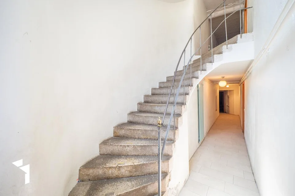 Fehr Immobilien - Wohn- und Gewerbeliegenschaft mit Renovationsbedarf