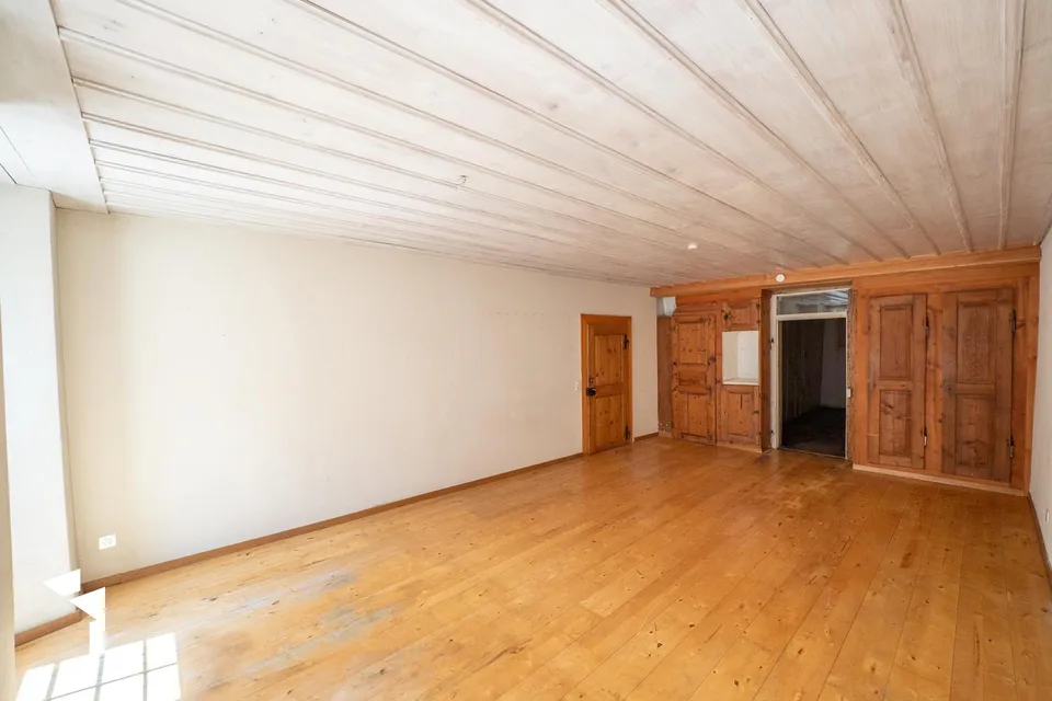Fehr Immobilien - Wohn- und Gewerbeliegenschaft mit Renovationsbedarf – Foto 6 von 14