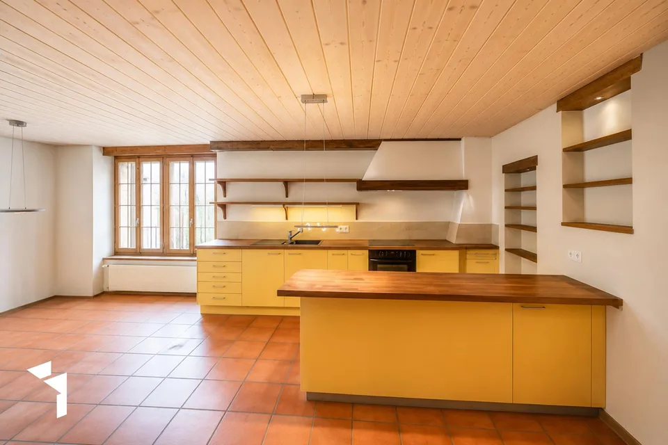 Fehr Immobilien - Wohn- und Gewerbeliegenschaft mit Renovationsbedarf